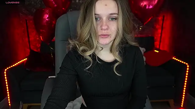 Snapshot of MaribelRiverr_ chatting on 02/16/25, 06:32 MaribelRiverr online show from 02/16/25, 06:32