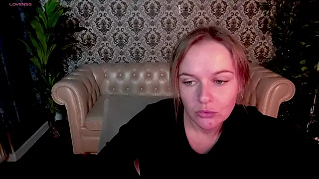 Snapshot of MaribelRiverr_ chatting on 09/21/25, 05:20 MaribelRiverr online show from 09/21/25, 05:20