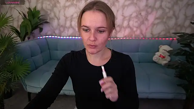 Snapshot of MaribelRiverr_ chatting on 10/14/25, 05:52 MaribelRiverr online show from 10/14/25, 05:52