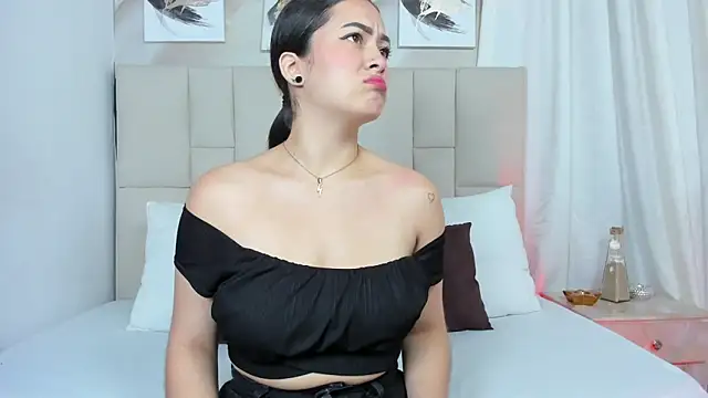 Snapshot of Jaslyn__Smith chatting on 03/14/25, 02:08 Jaslyn Smith online show from 03/14/25, 02:08