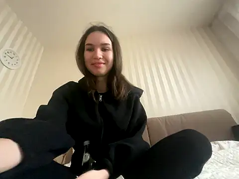 Snapshot of Roxie_Mils chatting on 11/18/25, 09:47 Roxie Mils online show from 11/18/25, 09:47