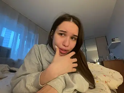 Snapshot of Roxie_Mils chatting on 12/20/25, 08:10 Roxie Mils online show from 12/20/25, 08:10