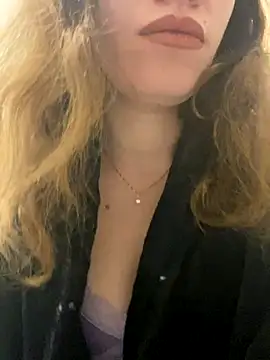 EvaRush online show from 12/03/24, 12:02