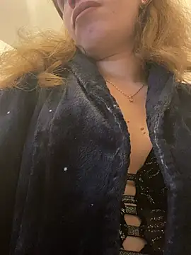 EvaRush online show from 12/21/24, 09:23