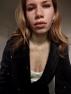 EvaRush online show from 10/04/25, 05:22