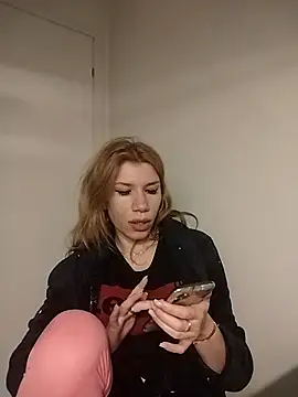 EvaRush online show from 12/17/25, 09:54