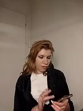 EvaRush online show from 12/22/25, 08:50