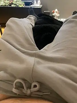 Snapshot of aleksergira chatting on 01/01/25, 07:43 aleksergira online show from 01/01/25, 07:43