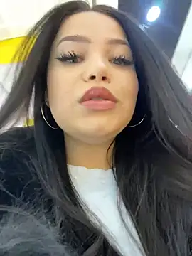 Snapshot of Chloe__Moon chatting on 01/03/25, 10:09 Chloe Moon online show from 01/03/25, 10:09