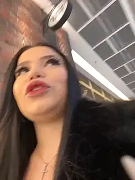 Snapshot of Chloe__Moon chatting on 01/05/25, 10:43 Chloe Moon online show from 01/05/25, 10:43