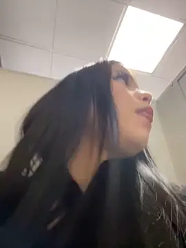 Snapshot of Chloe__Moon chatting on 01/21/25, 01:32 Chloe Moon online show from 01/21/25, 01:32