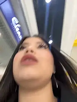 Snapshot of Chloe__Moon chatting on 03/19/25, 10:11 Chloe Moon online show from 03/19/25, 10:11