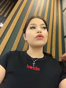 Snapshot of Chloe__Moon chatting on 10/27/25, 01:37 Chloe Moon online show from 10/27/25, 01:37