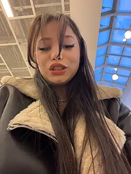 Snapshot of Chloe__Moon chatting on 10/29/25, 01:24 Chloe Moon online show from 10/29/25, 01:24