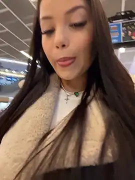 Snapshot of Chloe__Moon chatting on 12/04/25, 01:09 Chloe Moon online show from 12/04/25, 01:09