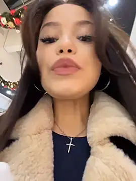 Snapshot of Chloe__Moon chatting on 12/14/25, 02:11 Chloe Moon online show from 12/14/25, 02:11