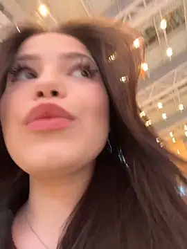 Snapshot of Chloe__Moon chatting on 12/19/25, 02:13 Chloe Moon online show from 12/19/25, 02:13