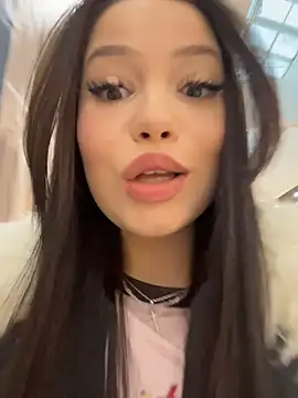 Snapshot of Chloe__Moon chatting on 02/04/26, 02:12 Chloe Moon online show from 02/04/26, 02:12