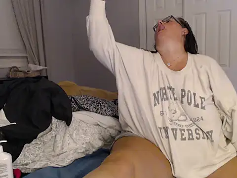 LauLauPAWG online show from 10/13/25, 02:22