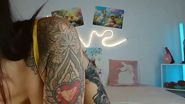 JuliaVegaOff online show from 04/08/26, 11:10