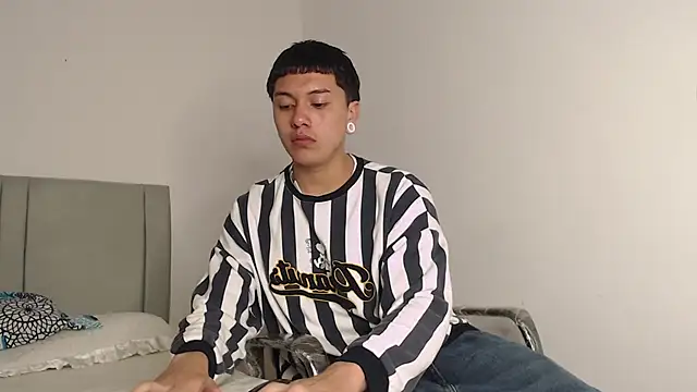 alex-lover online show from 02/04/26, 02:17