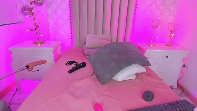 Snapshot of PollyGrey_ chatting on 02/23/25, 12:51 PollyGrey online show from 02/23/25, 12:51