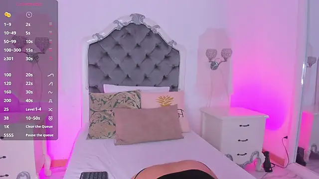 Snapshot of PollyGrey_ chatting on 09/26/25, 03:54 PollyGrey online show from 09/26/25, 03:54