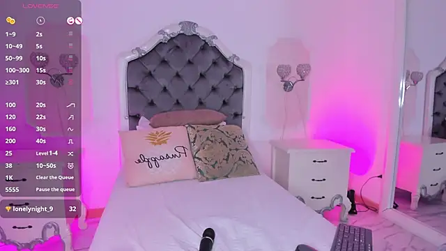 Snapshot of PollyGrey_ chatting on 09/27/25, 03:44 PollyGrey online show from 09/27/25, 03:44