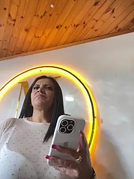 Snapshot of Milff_parkerrr chatting on 01/21/25, 09:25 Milff parkerrr online show from 01/21/25, 09:25