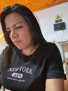 Snapshot of Milff_parkerrr chatting on 02/12/25, 01:06 Milff parkerrr online show from 02/12/25, 01:06