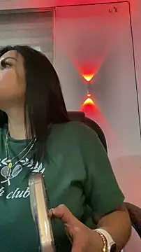 Milff parkerrr online show from 12/22/25, 10:29