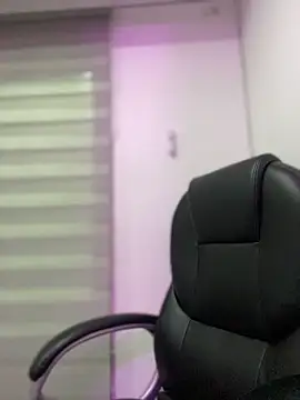 Milff parkerrr online show from 04/07/26, 11:15