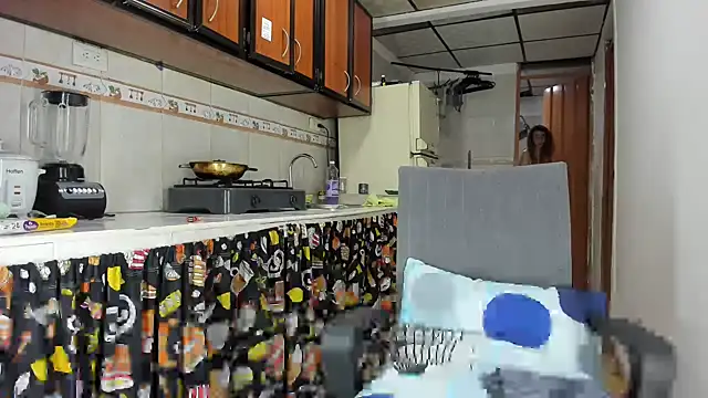 Snapshot of RachelJones_ chatting on 12/18/24, 09:58 RachelJones online show from 12/18/24, 09:58