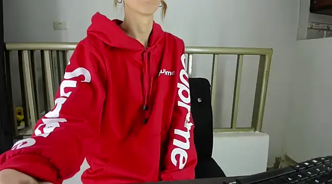 Snapshot of RachelJones_ chatting on 02/05/25, 09:25 RachelJones online show from 02/05/25, 09:25