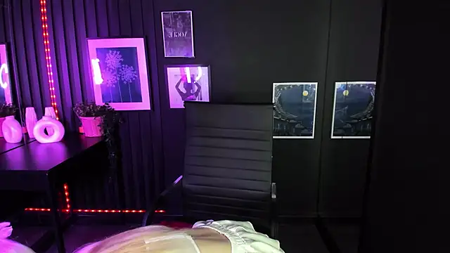 EmilyAir online show from 03/15/25, 02:56