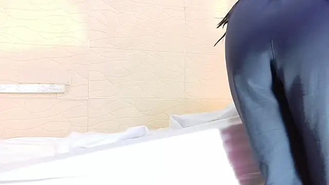 Chocolatte bar online show from 01/31/25, 01:23