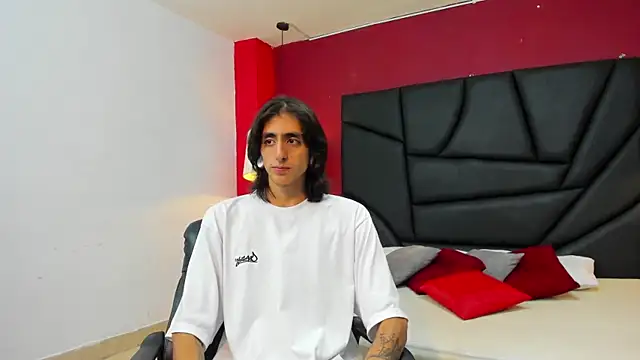 Snapshot of Matthew_Dixonn chatting on 12/12/24, 03:43 Matthew Dixonn online show from 12/12/24, 03:43