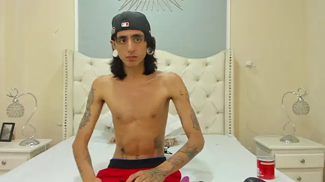 Snapshot of Matthew_Dixonn chatting on 12/13/24, 06:31 Matthew Dixonn online show from 12/13/24, 06:31