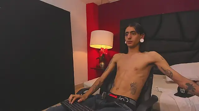 Snapshot of Matthew_Dixonn chatting on 12/26/24, 06:19 Matthew Dixonn online show from 12/26/24, 06:19