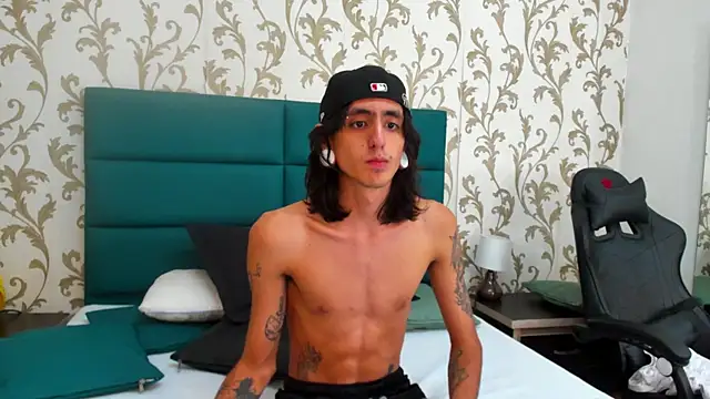 Snapshot of Matthew_Dixonn chatting on 12/30/24, 06:31 Matthew Dixonn online show from 12/30/24, 06:31