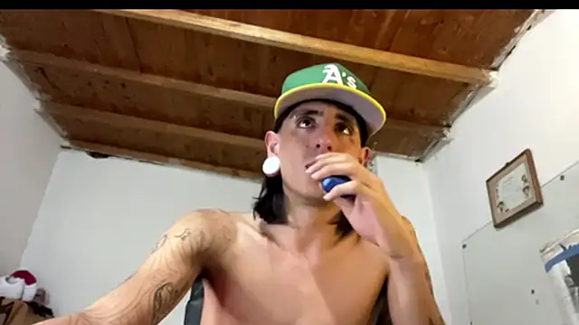 Snapshot of Matthew_Dixonn chatting on 01/28/25, 05:54 Matthew Dixonn online show from 01/28/25, 05:54