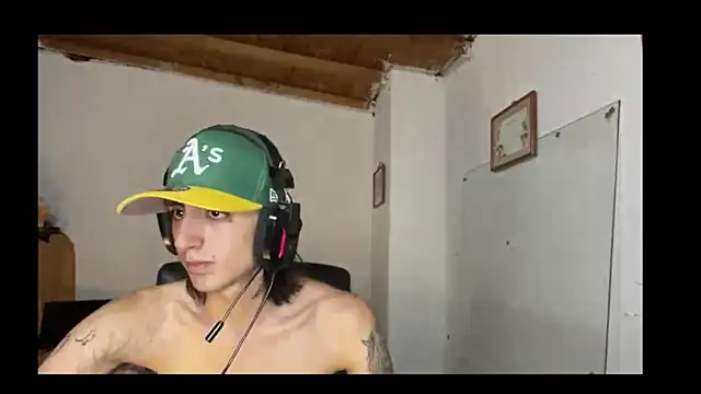 Snapshot of Matthew_Dixonn chatting on 02/04/25, 12:19 Matthew Dixonn online show from 02/04/25, 12:19