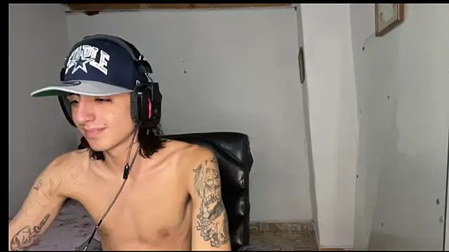 Snapshot of Matthew_Dixonn chatting on 02/11/25, 03:40 Matthew Dixonn online show from 02/11/25, 03:40