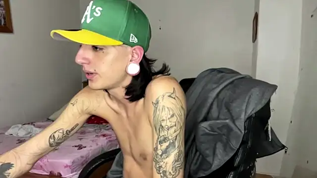 Snapshot of Matthew_Dixonn chatting on 02/14/25, 03:00 Matthew Dixonn online show from 02/14/25, 03:00