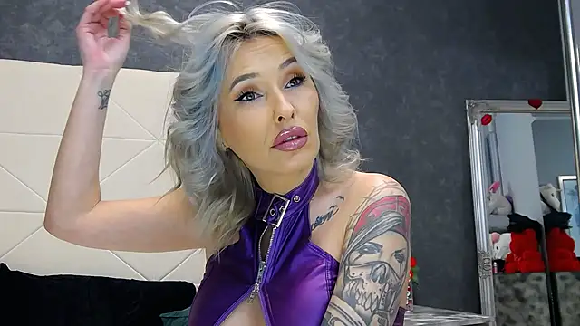 IssaSmith online show from 02/11/26, 04:56