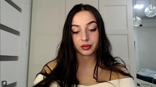 courtneyPerfect online show from 12/15/25, 02:54