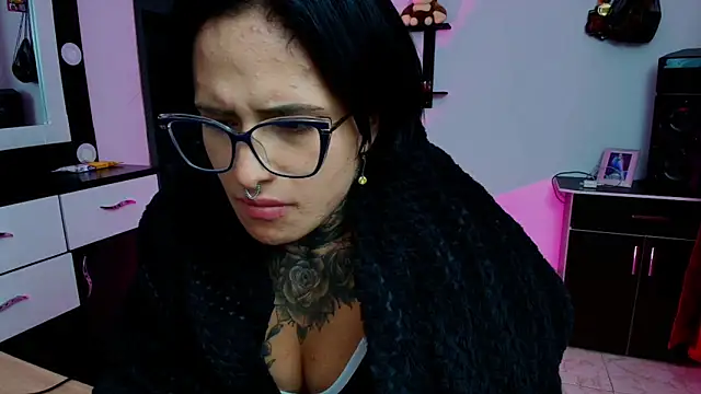 TinnaDawsom online show from 01/22/25, 05:16