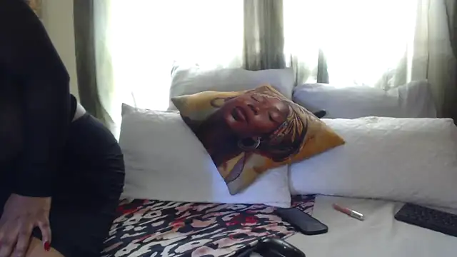 Foxybrownxx1 online show from 03/13/26, 07:59