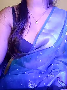 Snapshot of QueenOfHeart_07 chatting on 01/21/25, 04:37 QueenOfHeart 07 online show from 01/21/25, 04:37