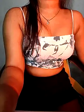 Snapshot of QueenOfHeart_07 chatting on 03/15/25, 03:18 QueenOfHeart 07 online show from 03/15/25, 03:18